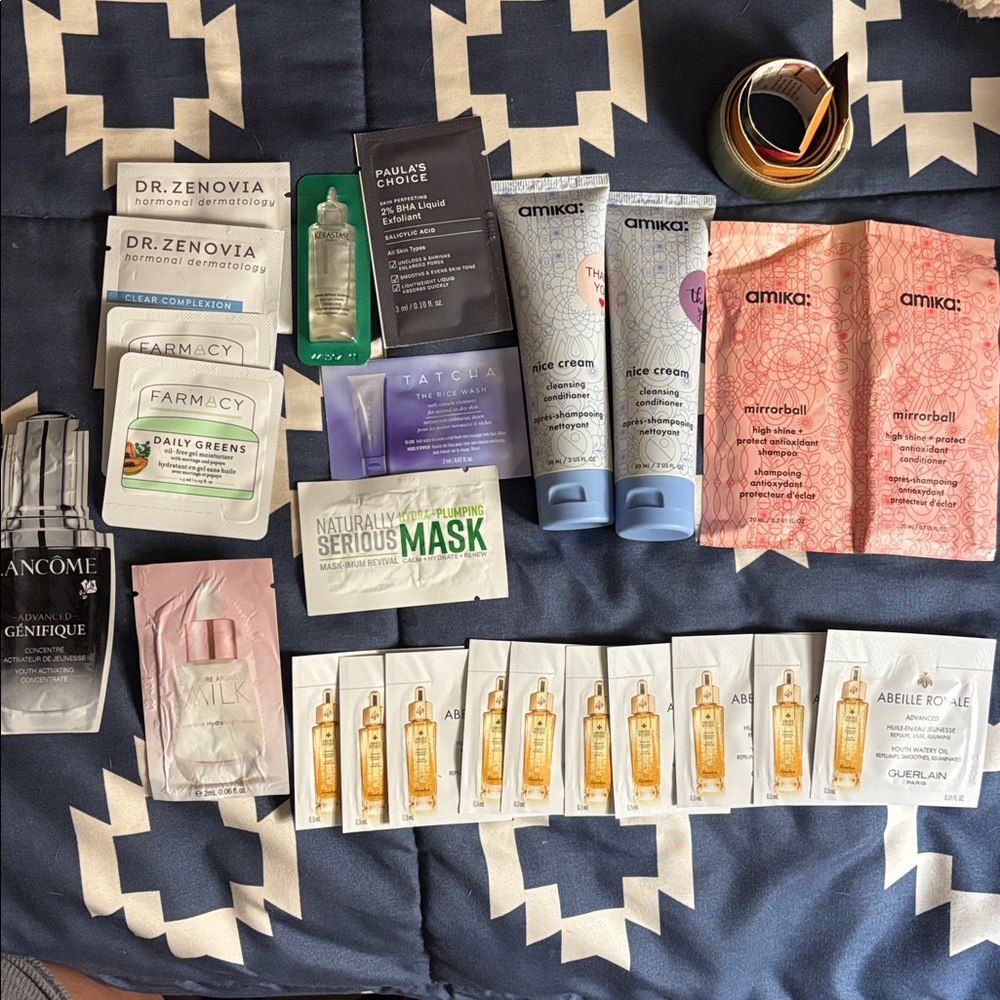 Lot of 23 Skin&Hair care samples
&European bunmaker